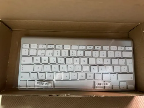 Teclado Bluetooth Apple Modelo A1314 Español Nuevos Sin Uso - Image 2