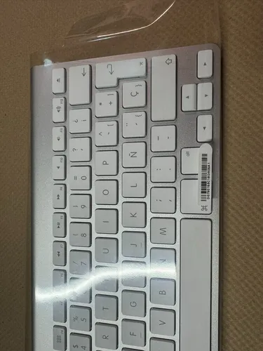 Teclado Bluetooth Apple Modelo A1314 Español Nuevos Sin Uso - Image 3