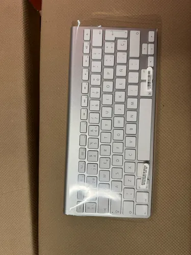 Teclado Bluetooth Apple Modelo A1314 Español Nuevos Sin Uso - Image 4
