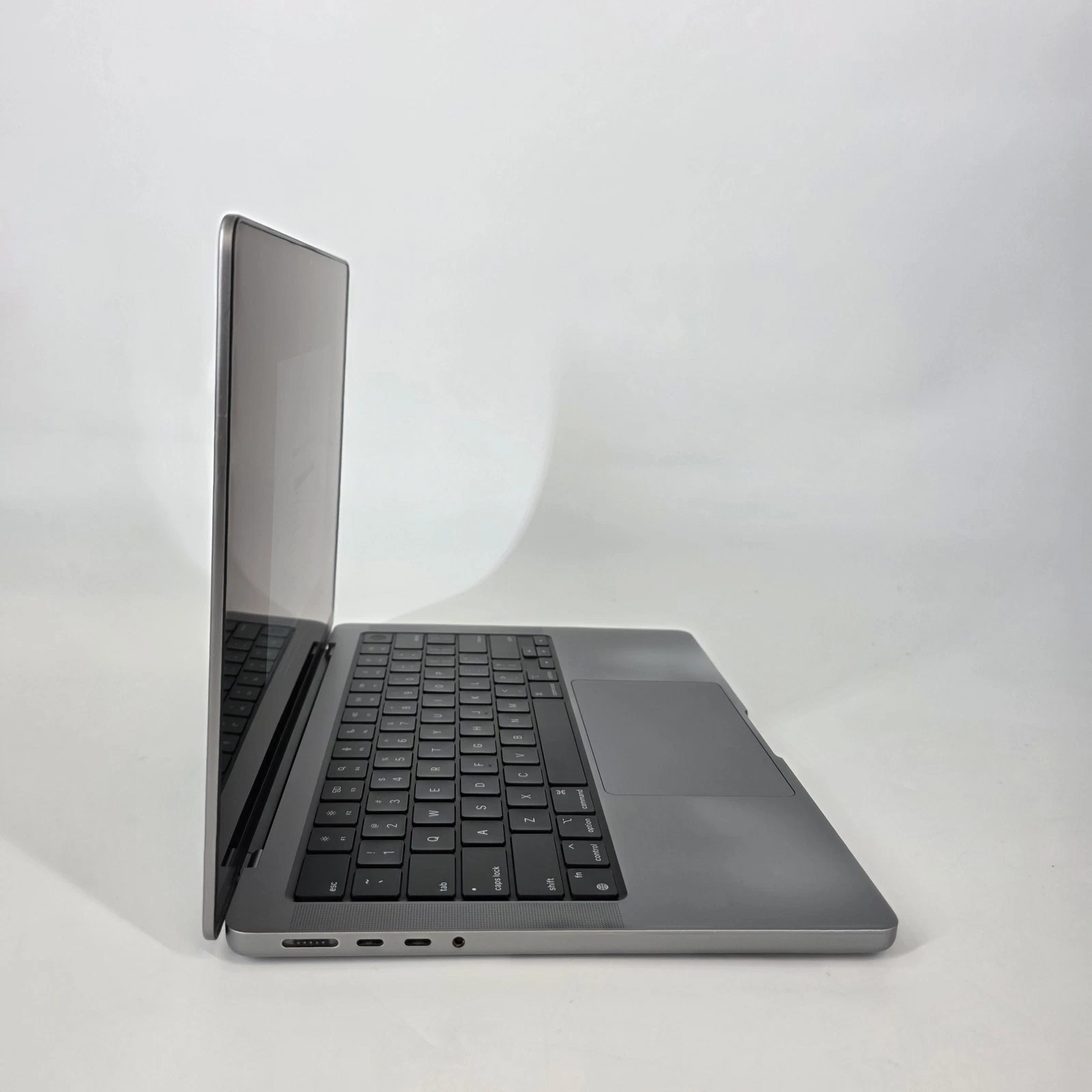 Apple MacBook Pro 2023 M2 Pro 10CPU 16GPU 16GB RAM 512GB SSD 14.2'' con Detalle Mínimo (Reacondicionado) - Image 7